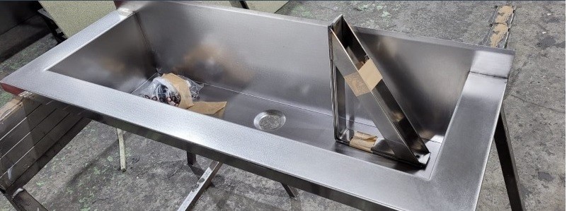 Lavamanos de acero inoxidable AISI304 con escuadras 1 M